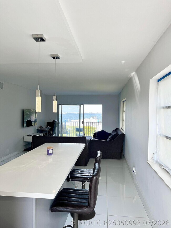 Foto del edificio - 311 E Ocean Ave