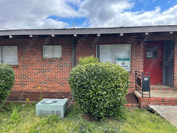 Foto principal - 2 BED & 1 BATH / NO PETS / SECTION 8 ACCEP...