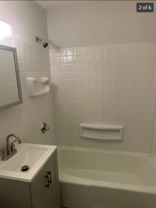 Building Photo - 136 School St