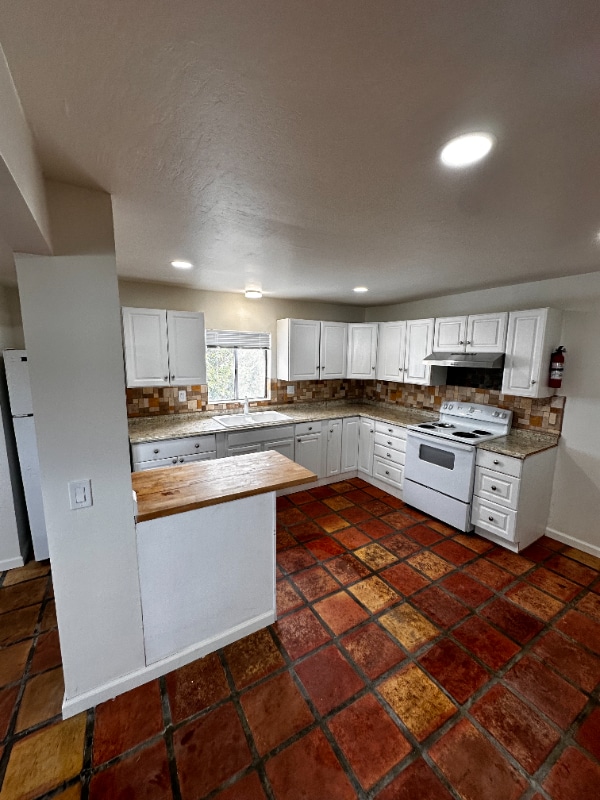 Building Photo - 2130 Main St