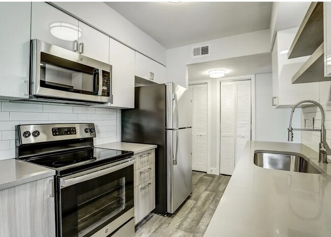 Building Photo - North Shore Apartments