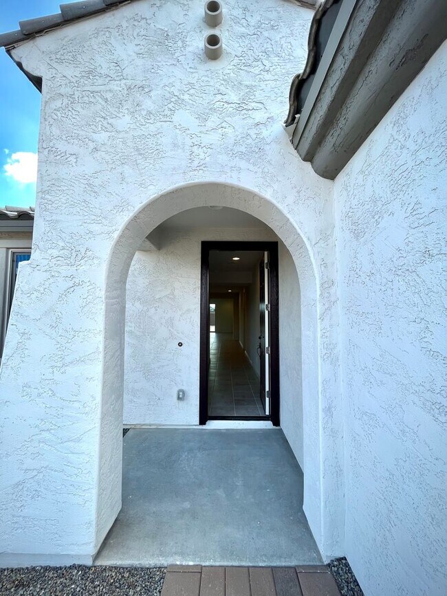 Building Photo - Mountainside Living at Canyon Views! 4 bed...