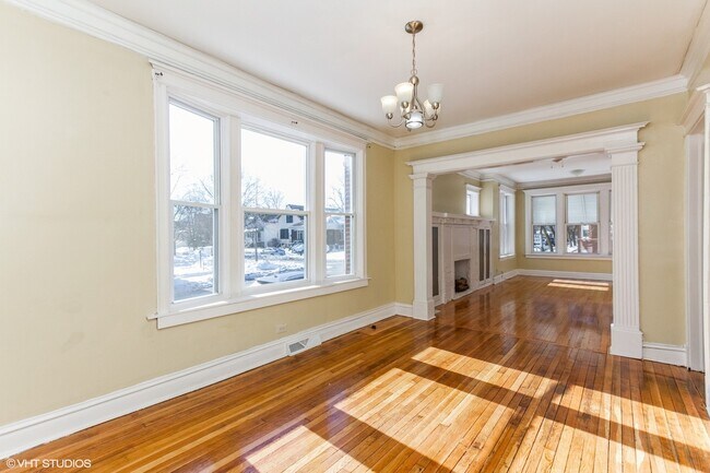 Building Photo - 7557 S Evans Ave