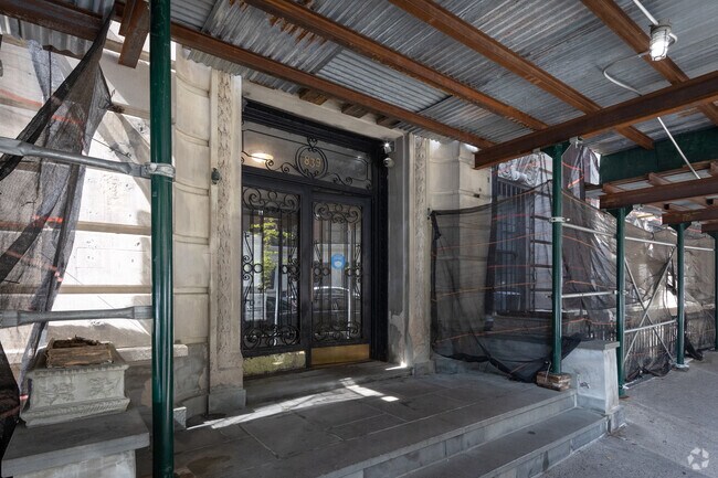 Entrance - Creston Apartments