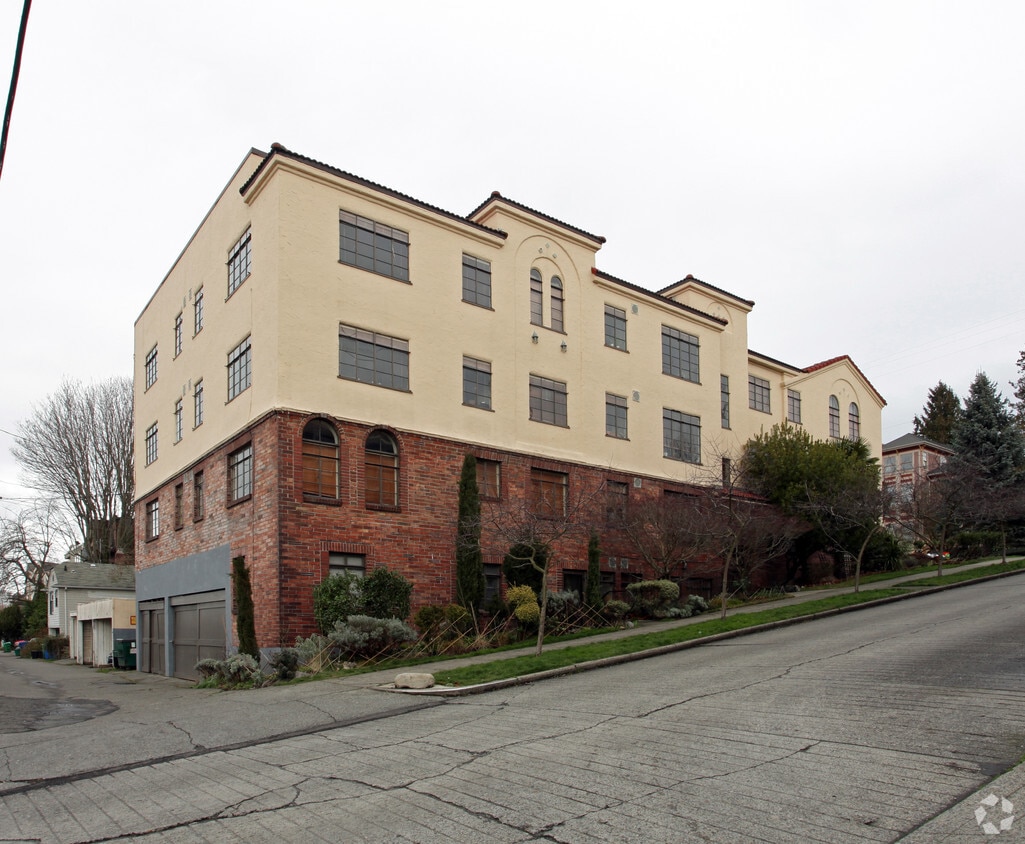 Building Photo - Linda Vista
