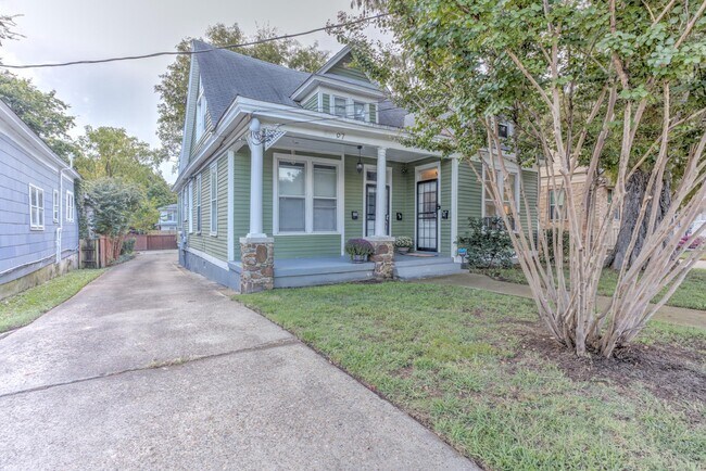 Building Photo - 97 N Auburndale St