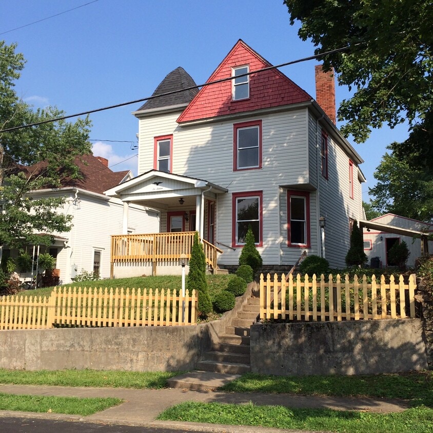 616 Walnut Ave, Fairmont, WV 26554 House Rental in Fairmont, WV