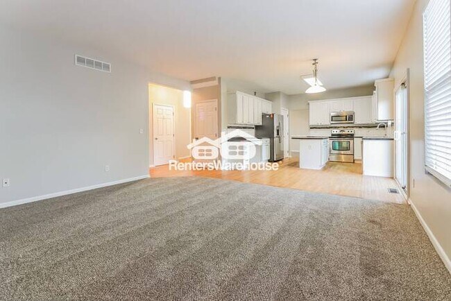 Building Photo - 5 Bed 3.5 Bath in Olathe!  Available NOW!!