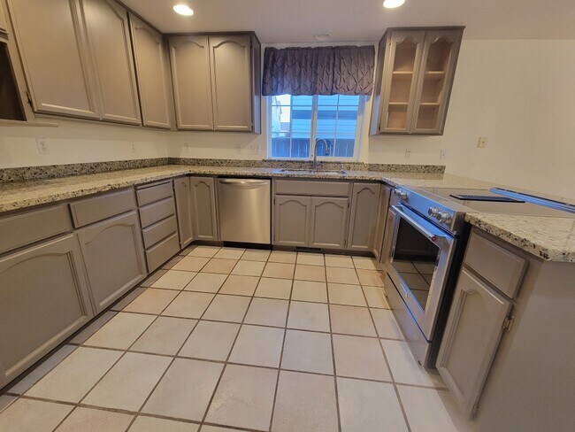 kitchen - 117 Glenn Way