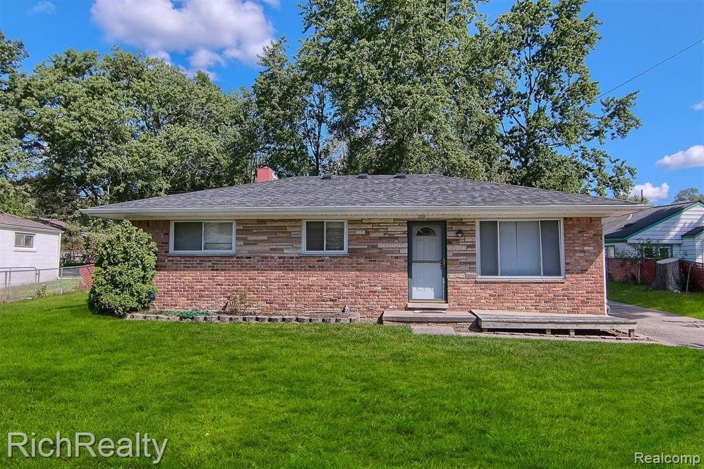 Primary Photo - 1233 Davis St