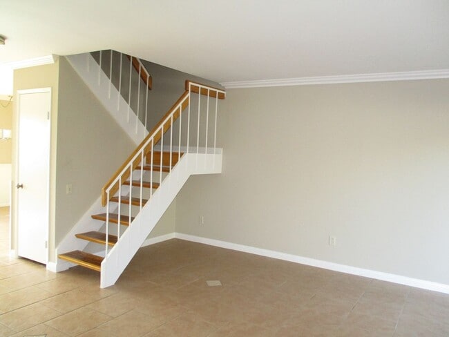 Building Photo - Rancho Bernardo 3 bedroom 2.5 bath Spaciou...