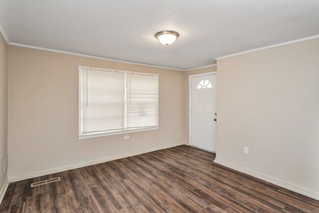 Foto del edificio - Charming Home with Open Floor Plan & Cover...