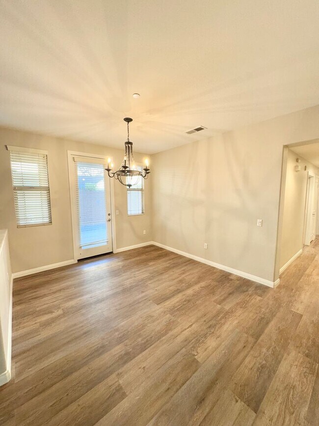 Foto del edificio - 12336 Hollyhock Dr