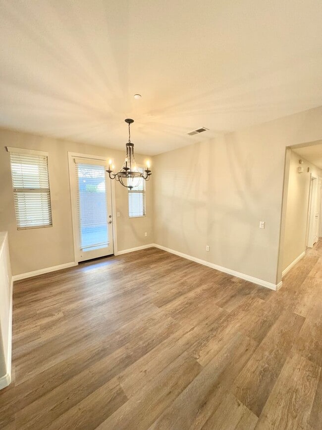 Building Photo - 12336 Hollyhock Dr