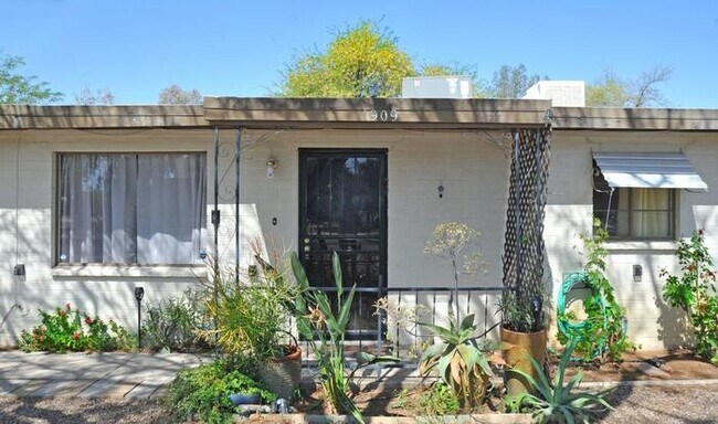 Foto del edificio - Ranch Style home in the Garden District