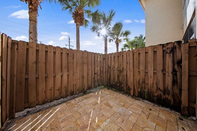 Foto del edificio - Wonderfully located 3 bedroom, 2 bathroom ...