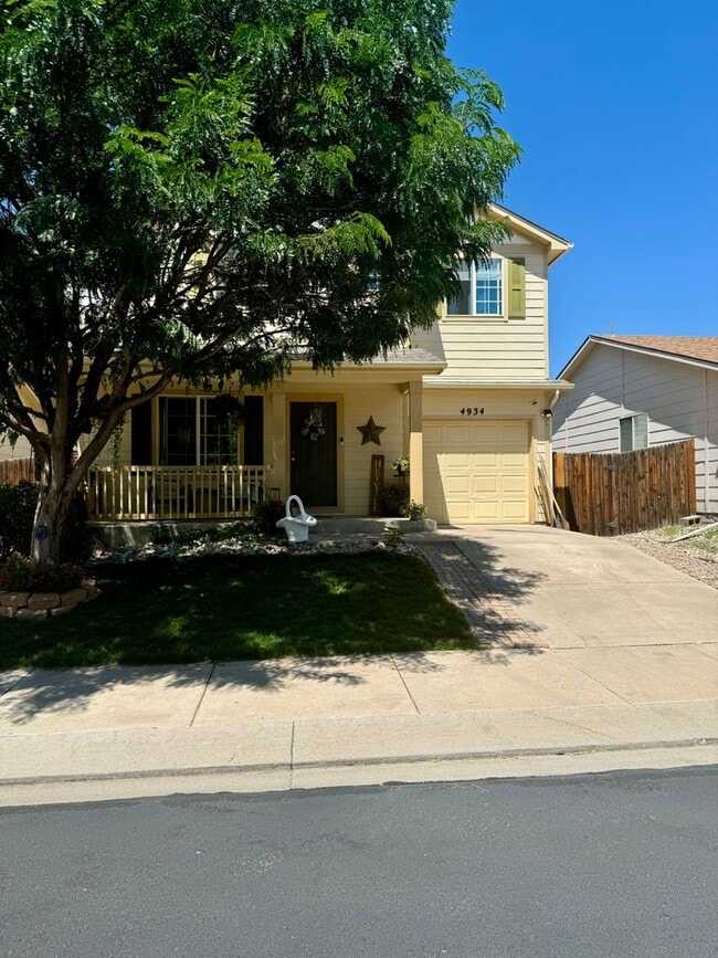 Building Photo - Cozy 3 Bedroom home close to Powers Blvd