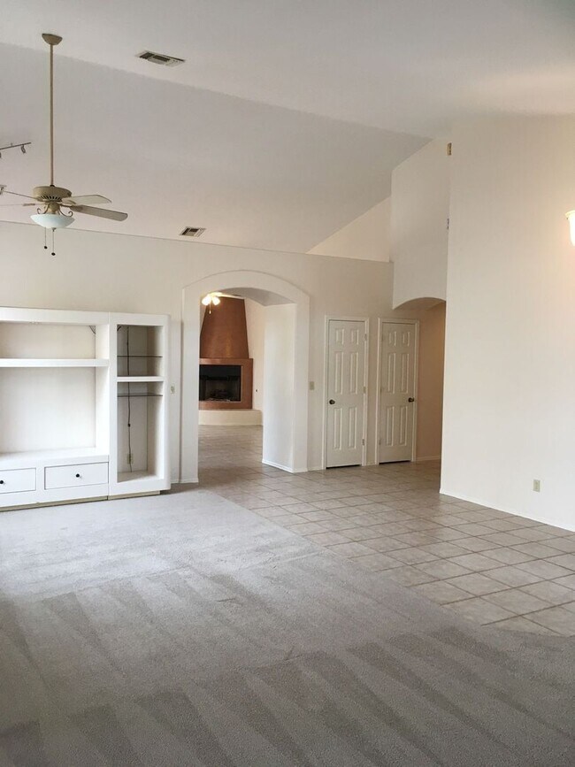 Foto del edificio - PENDING / RENTED