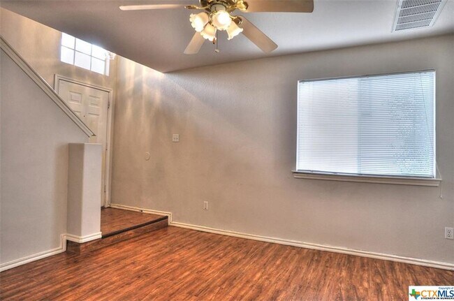 Building Photo - 825 Sagewood Trail