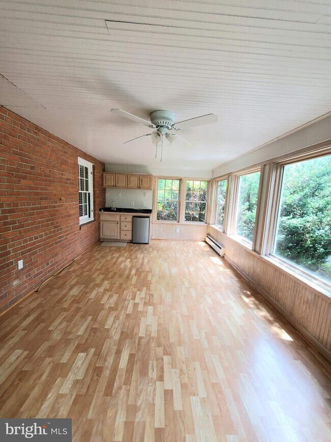 Building Photo - 321 32nd St