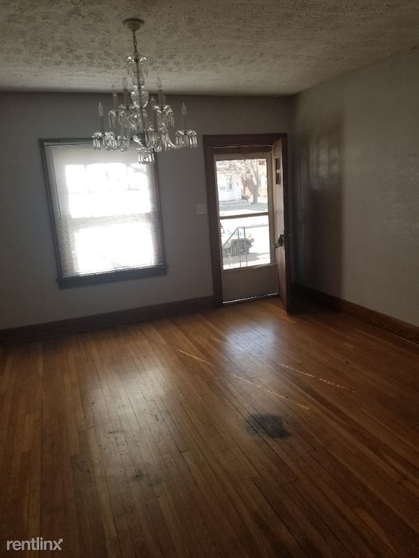 Building Photo - 3 br, 1.5 bath Townhome - 1002 RIVERSIDE