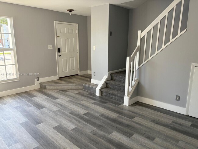 Foto del edificio - 2892 S Cambridge Ln