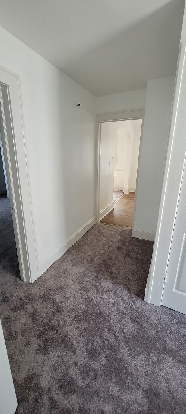 Hallway connecting bedrooms, bathroom, and kitchen/dining - 684 Chestnut Ave