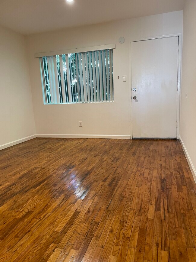 Foto del edificio - 811 Broadway St