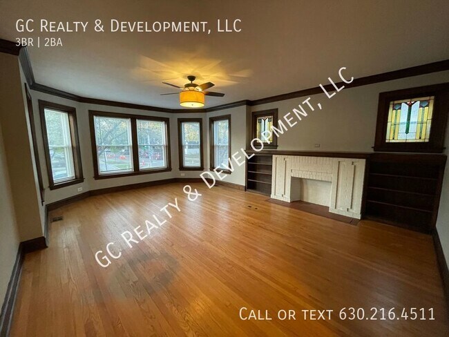 Building Photo - *** ROGERS PARK LOCATION / 3 BDRM / 2 BTH ...