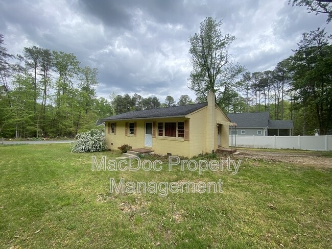 Building Photo - 10 Lake Dr