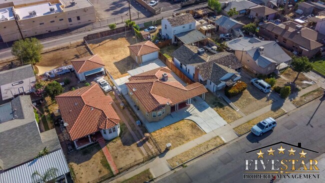 Building Photo - 2108 Monterey St