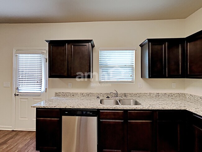 Foto del edificio - 4043 Clay Ct SE