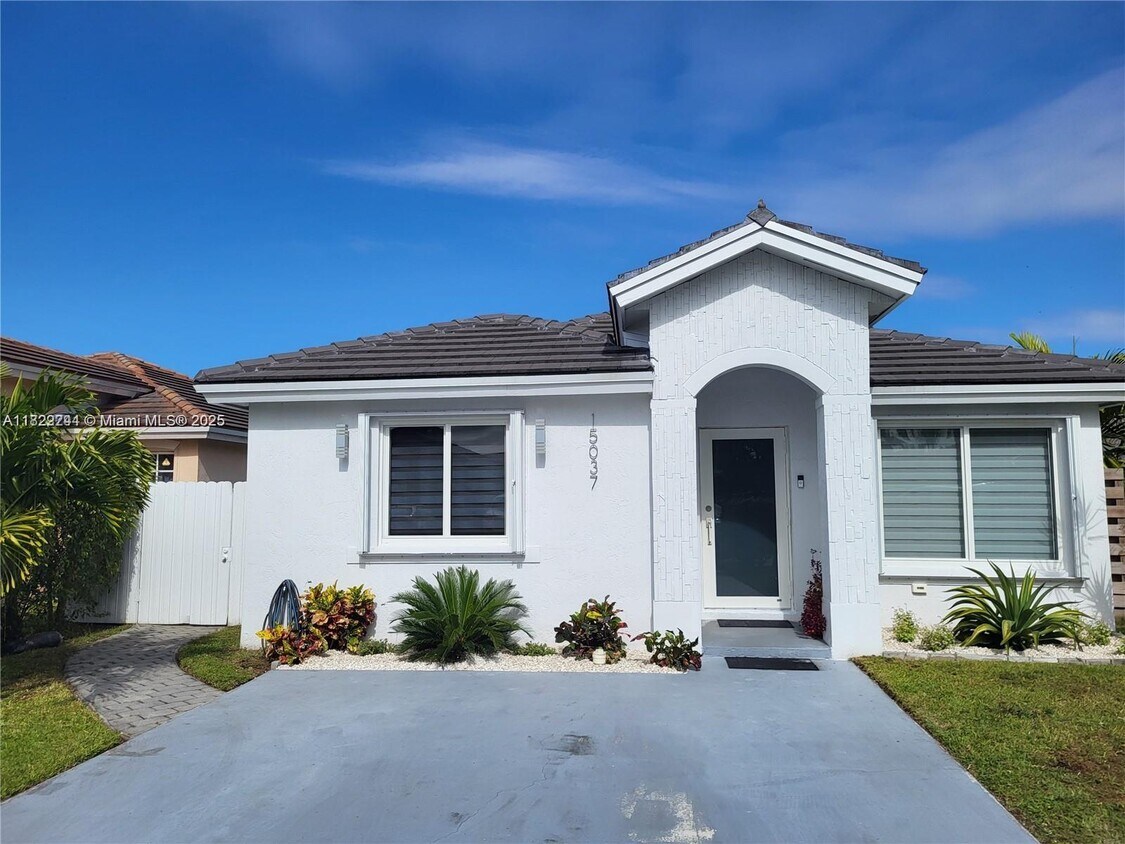 Primary Photo - 15037 SW 138th Terrace