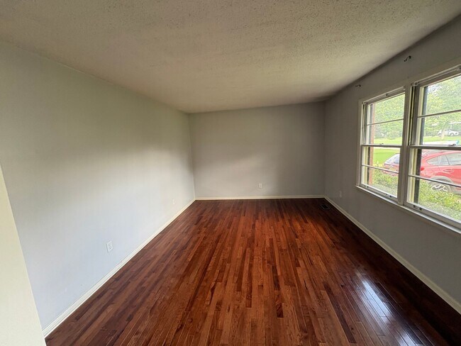Foto del edificio - 125 Meadow Dr