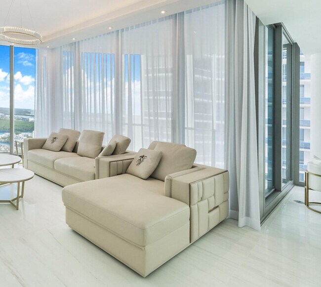 Foto del edificio - 15701 COLLINS CONDO