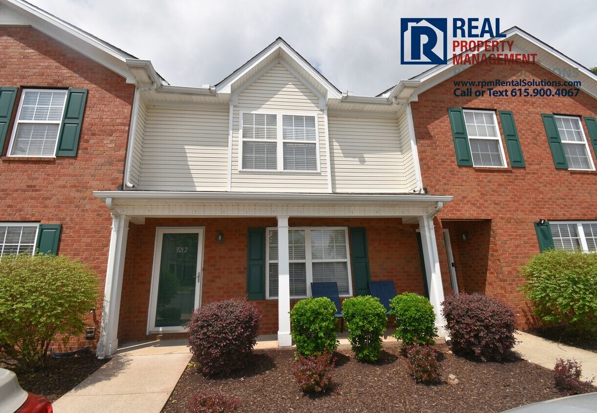 Foto principal - Wonderful 2BR/2.5BA townhome less than 1 m...