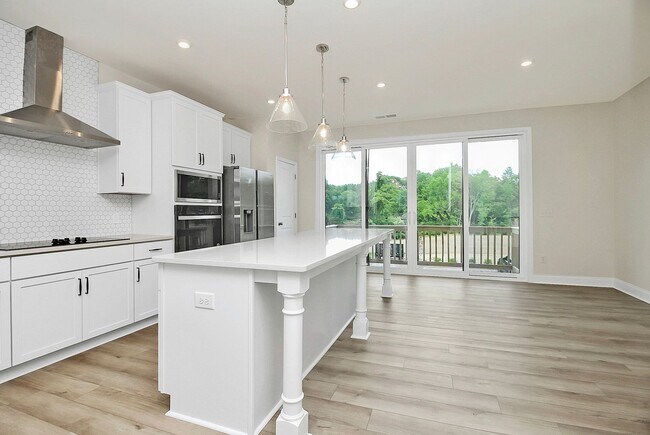 Foto del edificio - Luxurious 3-bedroom townhome in South Char...
