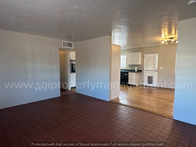 Building Photo - Charming 3 bedroom Tempe home walking dist...