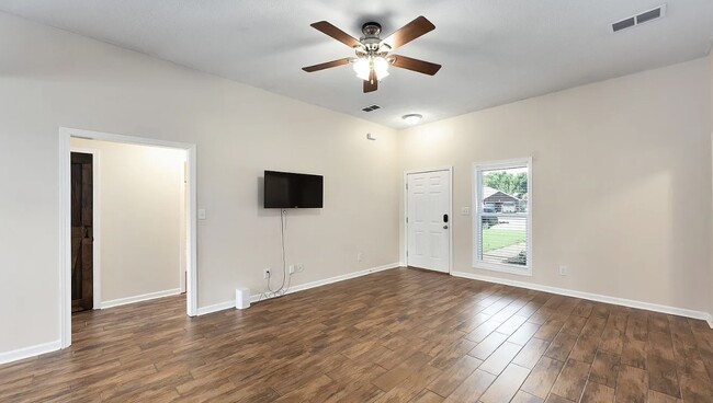 Building Photo - 136 Enfield Cv