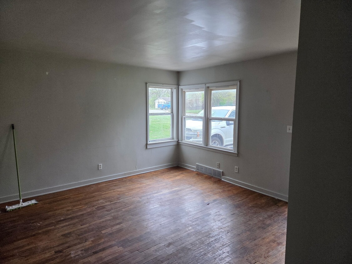 Building Photo - 103 Grant Dr