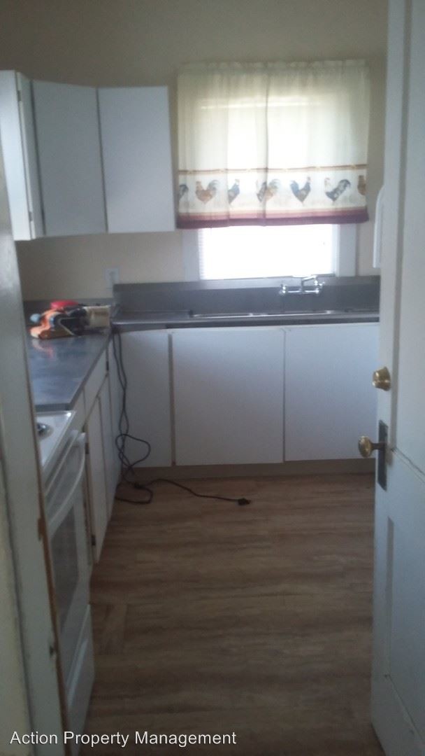 Building Photo - 5 br, 2.5 bath Apartment - 1622 W 1st St