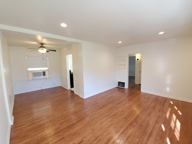 Building Photo - 1403 W Victory Blvd
