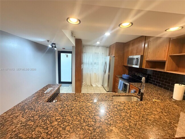 Building Photo - 896 N Federal Hwy