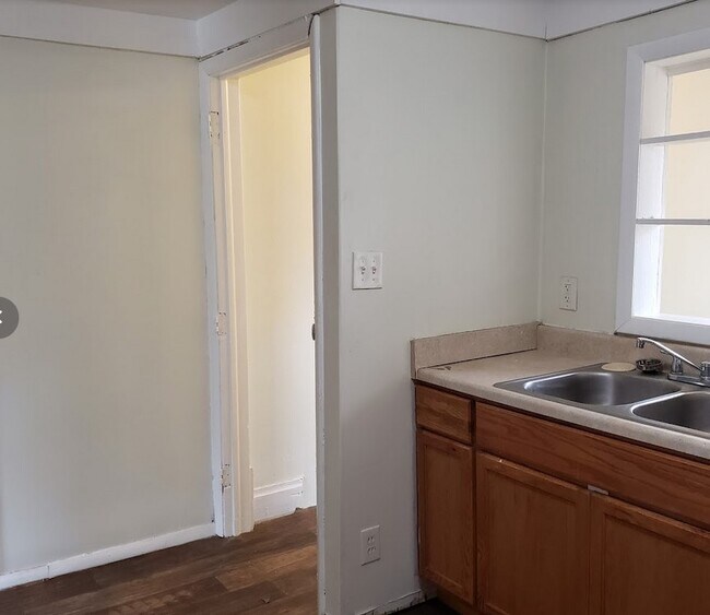 Foto del edificio - 825 N Walnut St