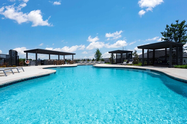 Building Photo - Mansions at Oak Point