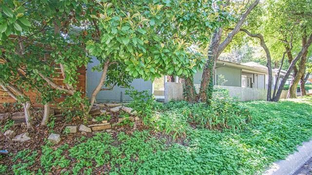 Foto del edificio - 2059 Dorothy Ln