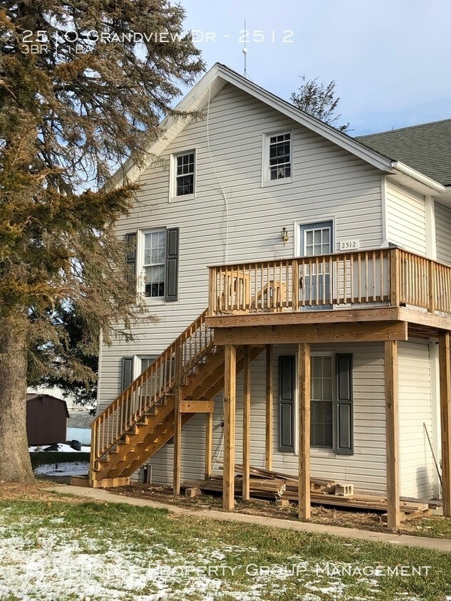 Primary Photo - Pet friendly 2 bedroom with plenty of parking