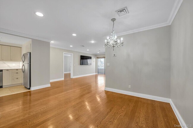 Foto del edificio - 100 Cutter Mill Rd