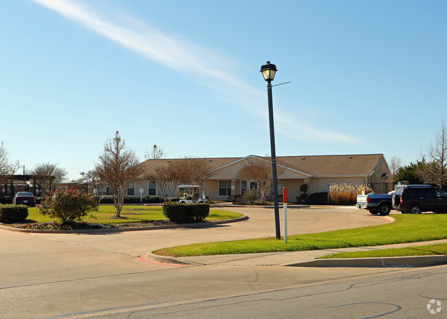 Building Photo - Villas of Eastwood Terrace