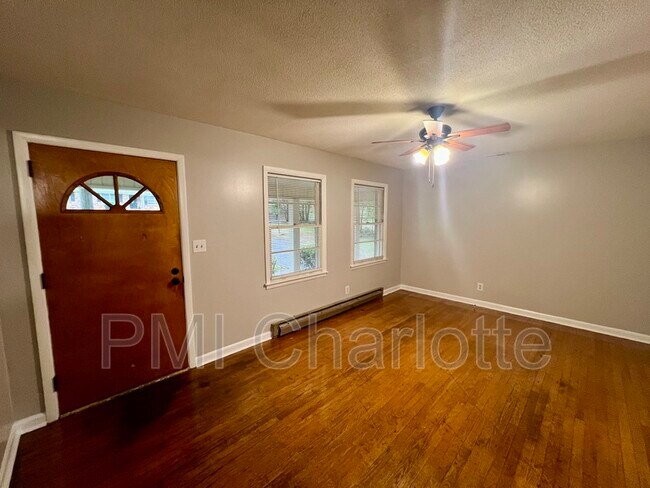 Foto del edificio - 3017 Arnold Dr
